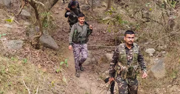 Chhattisgarh Naxal Encounter : अबूझमाड़ के घने जंगलों में मुठभेड़, 6 नक्सली ढेर, भारी मात्रा में हथियारों का जखीरा बरामद